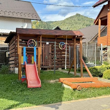 Hotel Aura Karpat à Bukovel Extérieur photo