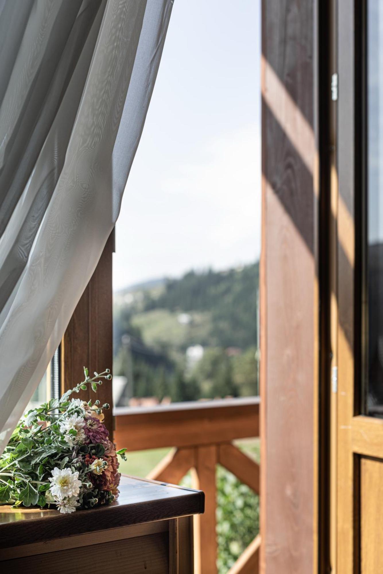 Hotel Aura Karpat à Bukovel Extérieur photo